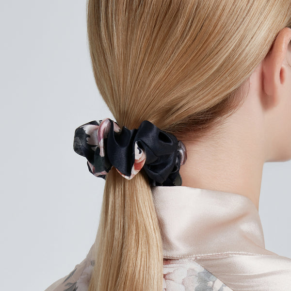 Silk Scrunchie Black | Fleur Japonaise