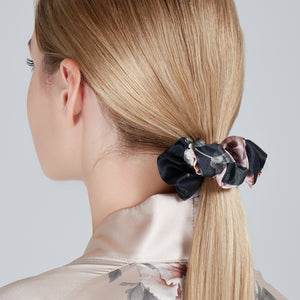Silk Scrunchie Black | Fleur Japonaise