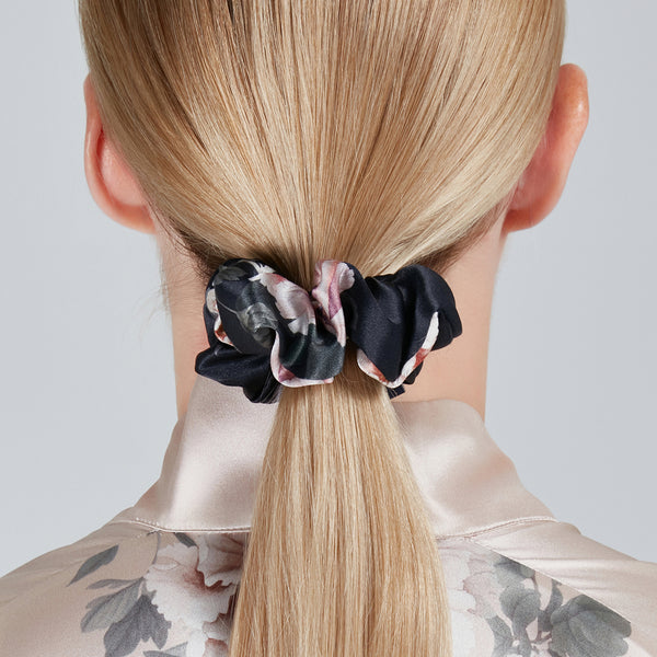 Silk Scrunchie Black | Fleur Japonaise